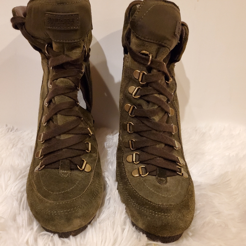 Boots - Picture 2 of 5